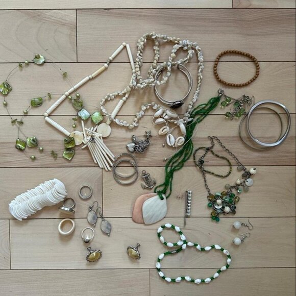 Mermaidcore Jewelry Bundle 01 – Green Earthy Shell Mix Lot - Picture 2 of 6